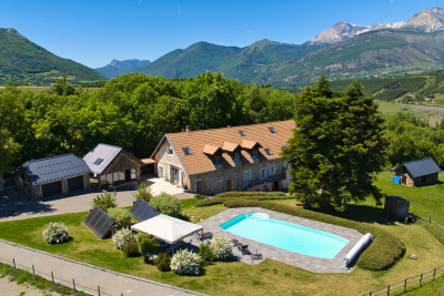 Maison à vendre à MANTEYER  - 9 pièces - 245 m² 