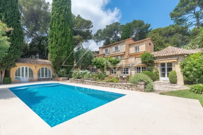 Maison à vendre à ANTIBES  - 6 pièces - 430 m² 