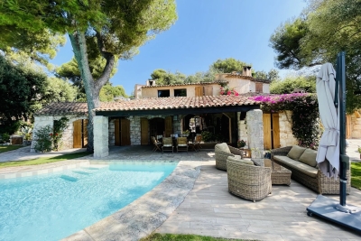 Maison à vendre maison en pierre avec vue dominante 