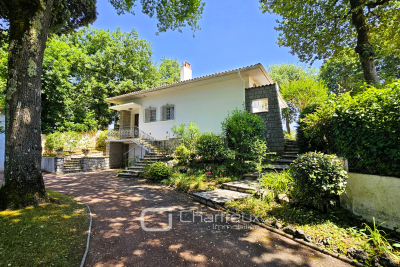 Maison à vendre à ROYAN  - 8 pièces - 192 m² 