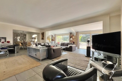 Maison &agrave; vendre &agrave; ST-RAPHAËL  - 7 pi&egrave;ces - 200 m&sup2; 