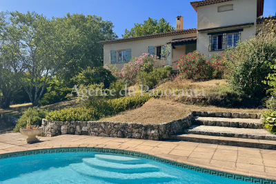 House for sale in ST-CÉZAIRE-SUR-SIAGNE  - 5 rooms - 148 m&sup2; 