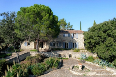 Maison à vendre à UZÈS Est - 16 pièces - 468 m² 