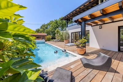 House for sale in ARCACHON  - 7 rooms - 420 m² 