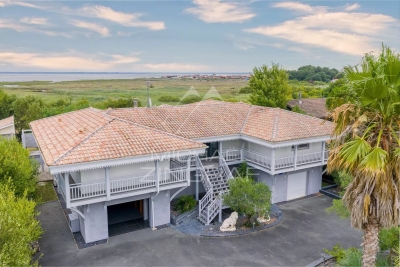 House for sale in GUJAN-MESTRAS  - 7 rooms - 400 m² 