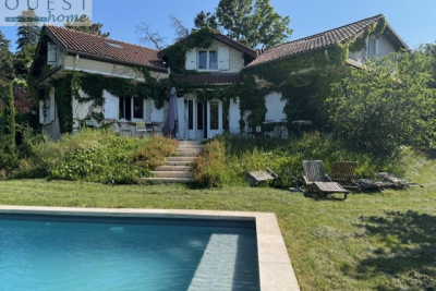 Maison à vendre à CHARBONNIÈRES-LES-BAINS  - 7 pièces - 185 m² 