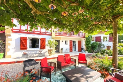 Maison à vendre à BIARRITZ  - 9 pièces - 450 m² 