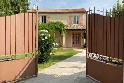 Maison à vendre à VERQUIERES Pauriol-Vertus - 6 pièces - 121 m² 