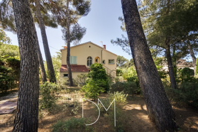 Maison &agrave; vendre &agrave; SIX-FOURS-LES-PLAGES Le Brusc - 8 pi&egrave;ces - 166 m&sup2; 