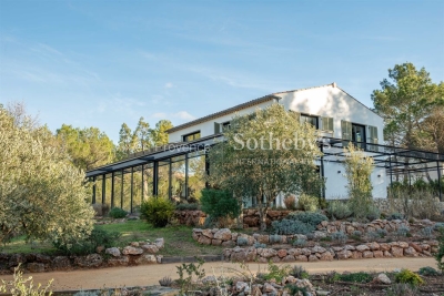 Maison &agrave; louer &agrave; AIX-EN-PROVENCE  - 7 pi&egrave;ces - 300 m&sup2; 