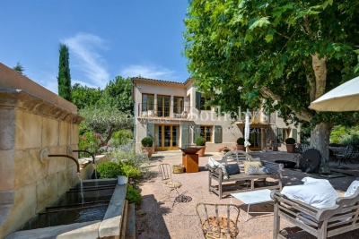 Maison à vendre à AIX-EN-PROVENCE La Berarde - 8 pièces - 340 m² 
