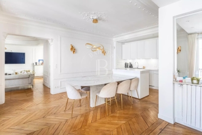 Apartment for sale in PARIS 16EME Rochechouart - 4 rooms - 92 m² 