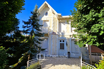 Maison à vendre à ROYAN  - 11 pièces - 202 m² 