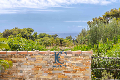 Maison à vendre à SANARY-SUR-MER  - 7 pièces - 167 m² 