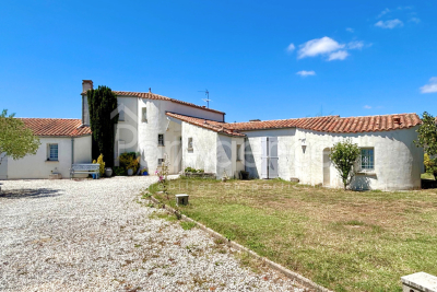 Maison &agrave; vendre &agrave; ST SULPICE DE ROYAN  - 5 pi&egrave;ces - 204 m&sup2; 