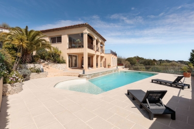 Maison à vendre à LES ADRETS-DE-L'ESTÉREL  - 7 pièces - 210 m² 