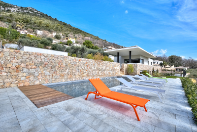 Maison à vendre à ST-JEANNET  - 8 pièces - 300 m² 