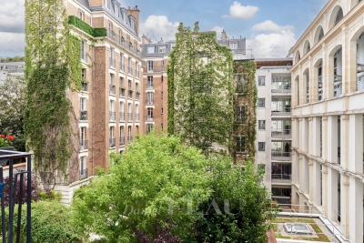 Appartement à vendre à PARIS 7EME Palais Royal - 3 pièces - 64 m² 