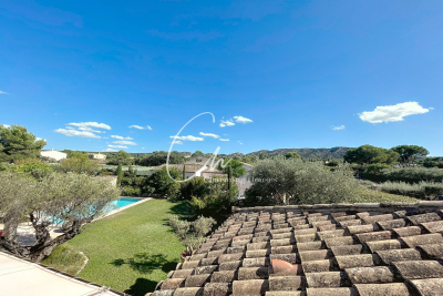 House for sale in EYGALIÈRES   - 260 m² 