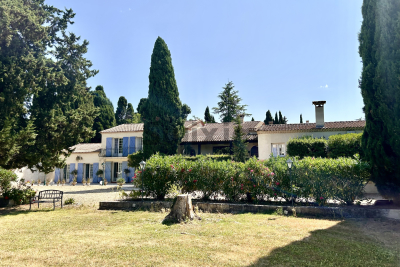 Maison à vendre à NÎMES Carré d'Art - 30 pièces - 767 m² 