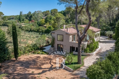 Maison à vendre à AIX-EN-PROVENCE La Jarre-Roy d'Espagne - 5 pièces - 230 m² 