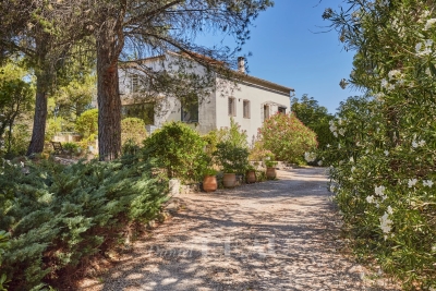 House for sale in MAUSSANE-LES-ALPILLES  - 5 rooms - 200 m² 