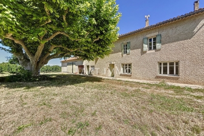 Maison à vendre à ROBION   - 251 m² 