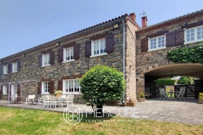 Maison à vendre à ST PRIVAT DU DRAGON  - 10 pièces - 300 m² 