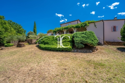 Maison à vendre à LES VANS  - 7 pièces - 145 m² 