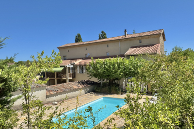 Maison à vendre à ST-JULIEN-LES-ROSIERS Carré d'Art - 7 pièces - 150 m² 