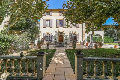 Maison &agrave; vendre &agrave; AIX-EN-PROVENCE  - 10 pi&egrave;ces - 300 m&sup2; 
