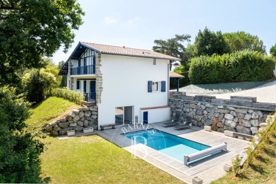 Maison à vendre à ST-JEAN-DE-LUZ Pau-Sud 4 - 7 pièces - 250 m² 