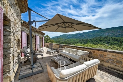 Maison &agrave; vendre &agrave; AIX-EN-PROVENCE  - 10 pi&egrave;ces - 350 m&sup2; 