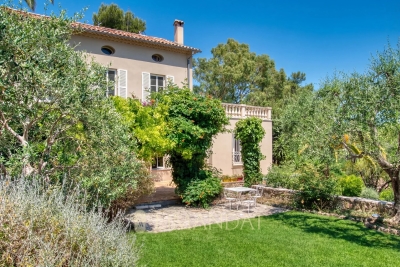 Maison &agrave; vendre &agrave; MOUGINS  - 7 pi&egrave;ces - 277 m&sup2; 