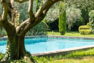 Maison à vendre à LOURMARIN Montfavet Pericentre - 7 pièces - 300 m² 