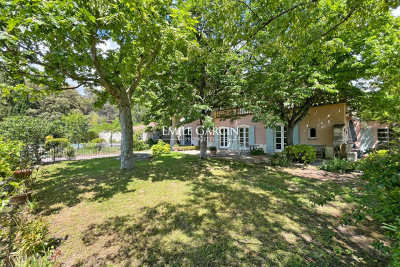 Maison à vendre à AIX-EN-PROVENCE Vaufreges-Leon Lachamp - 7 pièces - 217 m² 