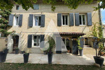 Maison à vendre à JONQUIÈRES Montfavet Pericentre - 6 pièces - 190 m² 