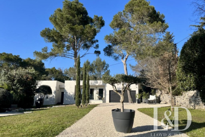Maison à vendre à NÎMES Carré d'Art - 6 pièces - 191 m² 