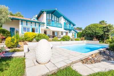 Maison à vendre à BASSUSSARRY Est - 7 pièces - 196 m² 