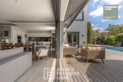 House for sale in LA TESTE-DE-BUCH  - 6 rooms - 225 m² 