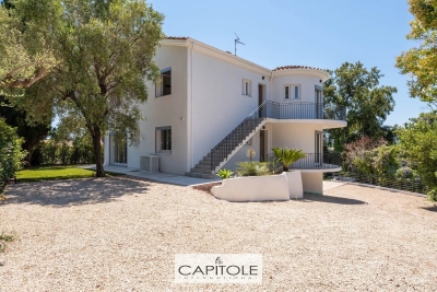 House for sale in ANTIBES Les Groules-Les Breguieres - 7 rooms - 266 m² 