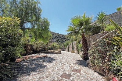 Maison à vendre à LA TURBIE  - 10 pièces - 333 m² 