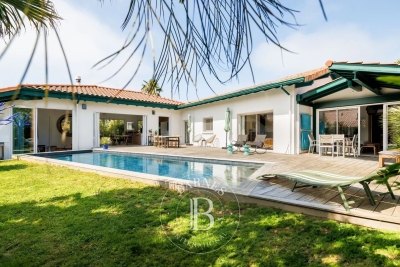 Maison à vendre à BIDART Saint-Jean-Pied-de-Port - 6 pièces - 213 m² 