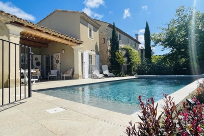 Maison à vendre à GIGONDAS Montfavet Pericentre - 9 pièces - 215 m² 