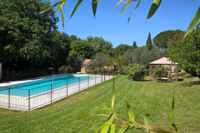 Maison &agrave; vendre plein pied et petit jardin 