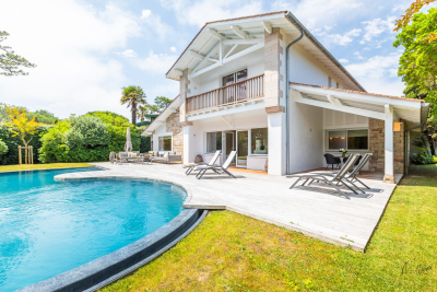 Maison à vendre à ANGLET Mairie-Stade-Bergereau-Depart - 8 pièces - 312 m² 