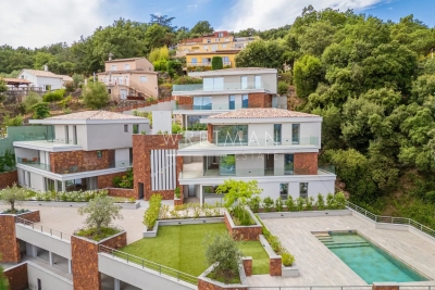 Apartment for sale in LES ADRETS-DE-L'ESTÉREL  - 4 rooms - 102 m² 