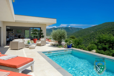 Maison &agrave; vendre &agrave; LA LONDE-LES-MAURES  - 6 pi&egrave;ces - 183 m&sup2; 