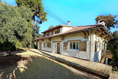 House for sale in ARCACHON  - 7 rooms - 205 m² 