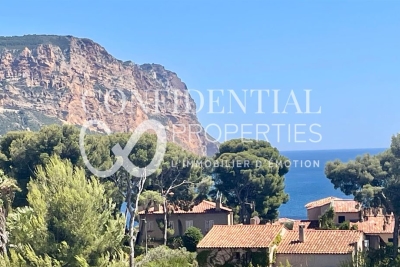 House for sale in CASSIS Farges-Perier - 9 rooms - 234 m² 